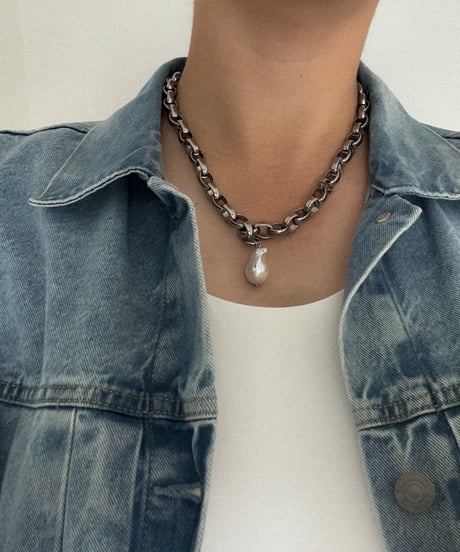 beau / necklace