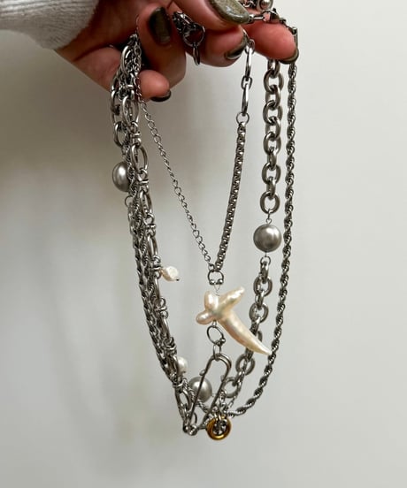 oakley / necklace