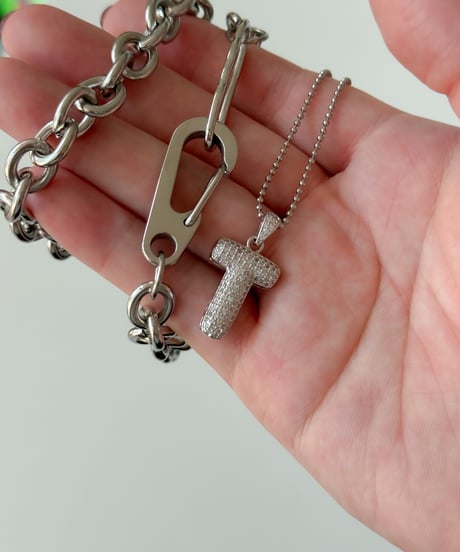 robert / necklace
