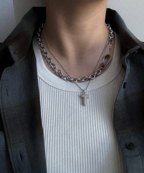 robert / necklace