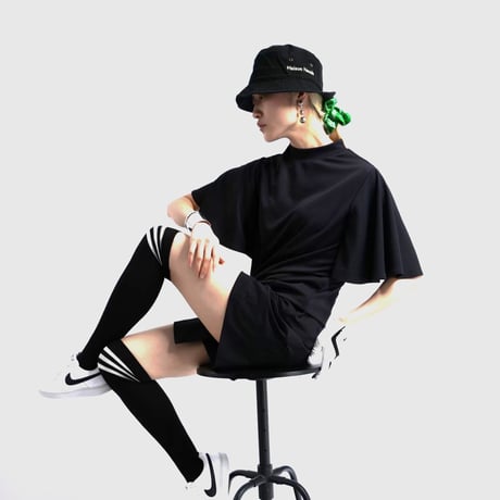 Maison Neude【pinmesh frill sleeve mockneck】