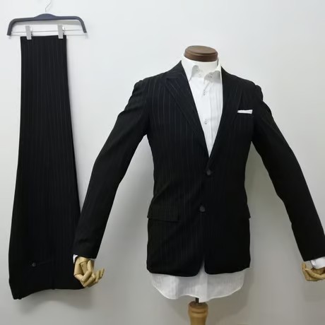 205｜TOMORROWLAND 2Bブラックストライプスーツ(44) 定価97,200円 ト