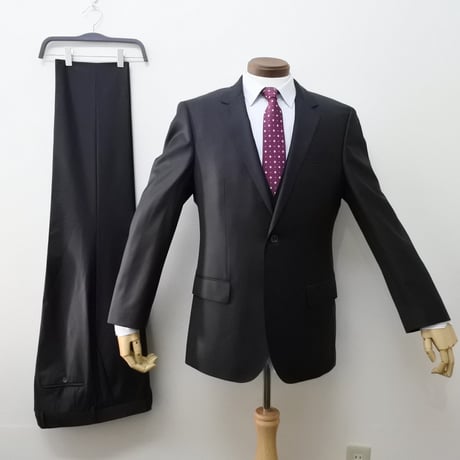 L157｜HUGO BOSS(ヒューゴボス) 2B艶ブラック３ピーススーツ(48) 定価163,000円