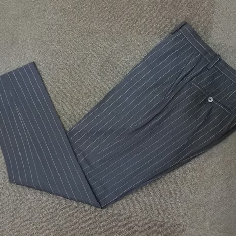 205｜TOMORROWLAND 2Bブラックストライプスーツ(44) 定価97,200円 ト