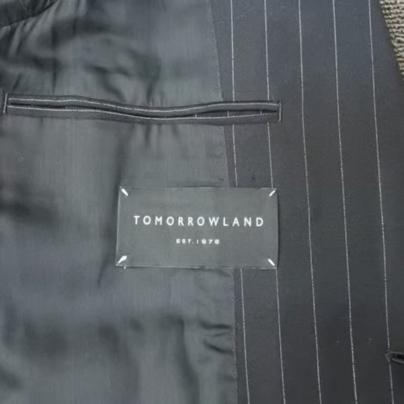 205｜TOMORROWLAND 2Bブラックストライプスーツ(44) 定価97,200円 ト