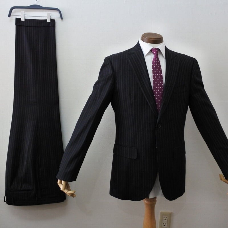 じんさんJ.PRESSTollegnoスーツブラックストライプL段返り美品 アスレチックウール 段返り3つボタンスーツ 紺ストライプ スリム