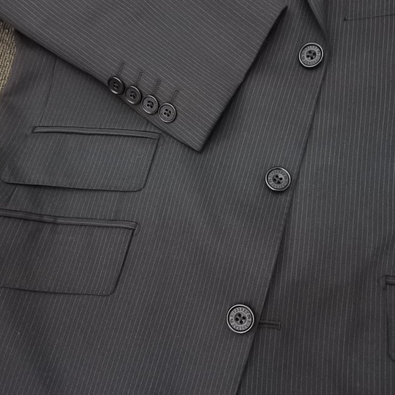 52｜BURBERRY BLACK LABEL 3ボタンブラックピンストライプスーツ(38R)