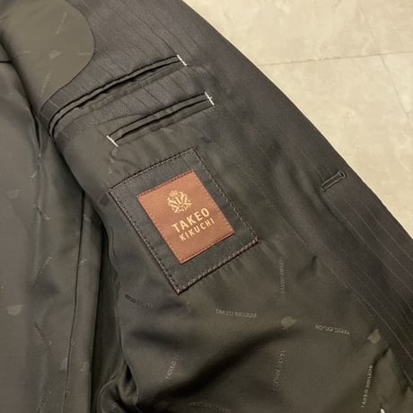 L151｜TAKEO KIKUCHI✕DORMEUIL 2Bブラックシャドーストライプスーツ(3) 定価99,000円 タケオキクチ
