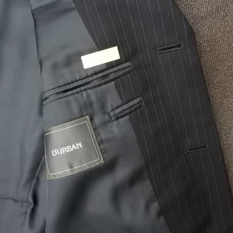 M222｜D'URBAN 3Bブラックストライプスーツ(Y5) ダーバン