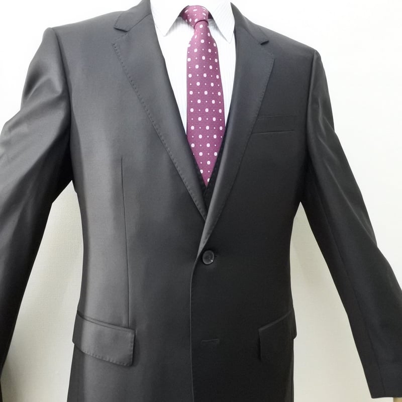 65|HUGO BOSS(ヒューゴボス) 2B艶ブラック3ピーススーツ(48 65|HUGO BOSS(ヒューゴボス) 2B艶ブラック3ピーススーツ(48