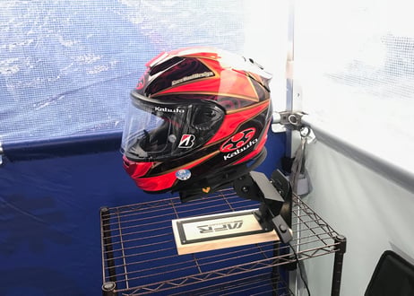 多機能ヘルメットラック　デスクトップスタンド