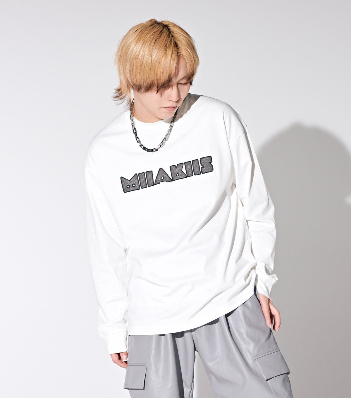チェーンロゴ刺繍ロンT | Miiakiis Official Store チェーンロゴ刺繍ロンT | Miiakiis Official Store
