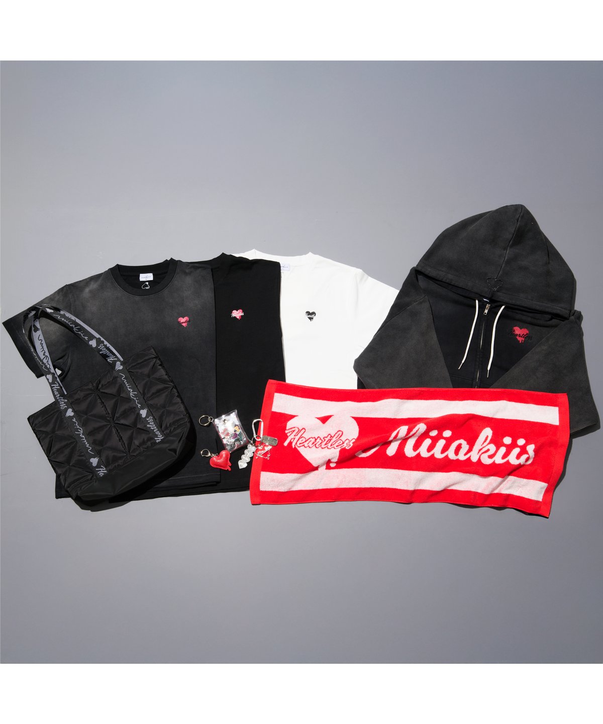 ヒグチアイCD2点、サイン入りポストカード他グッズセット ヒグチアイCD2点、サイン入りポストカード他グッズセット