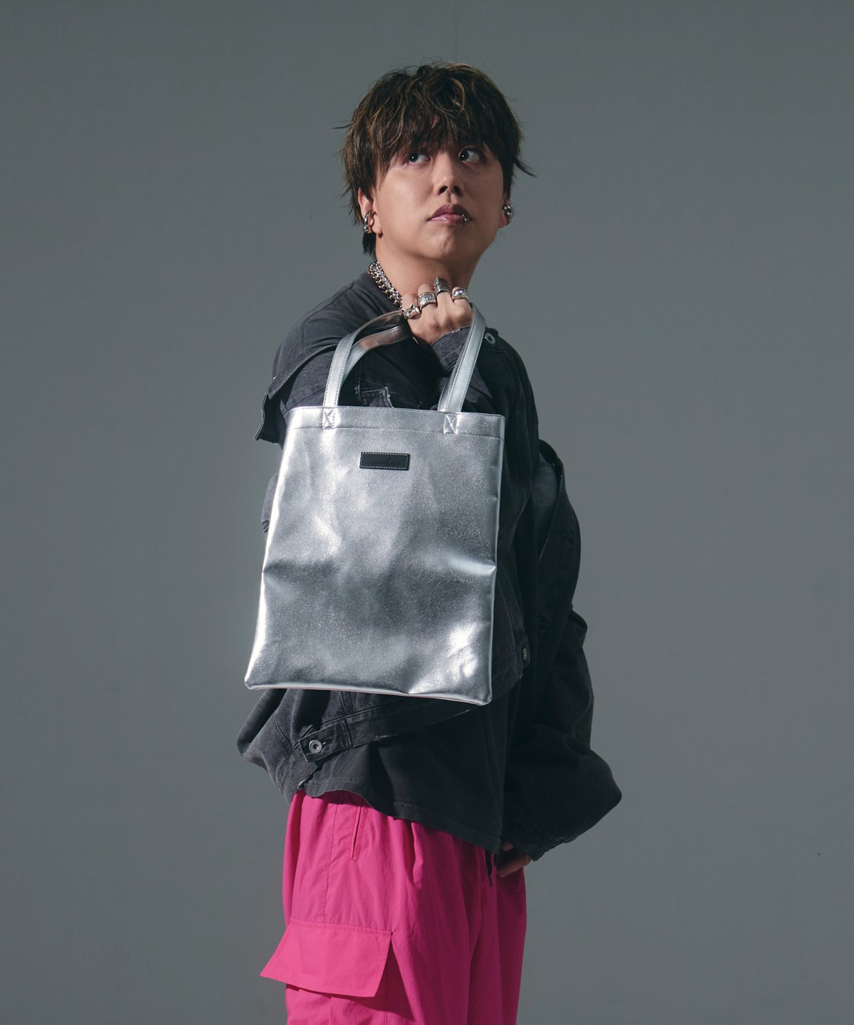Miiakiis  ロゴ刻印トートバッグ Miiakiis ロゴ刻印トートバッグ | Miiakiis Official Store