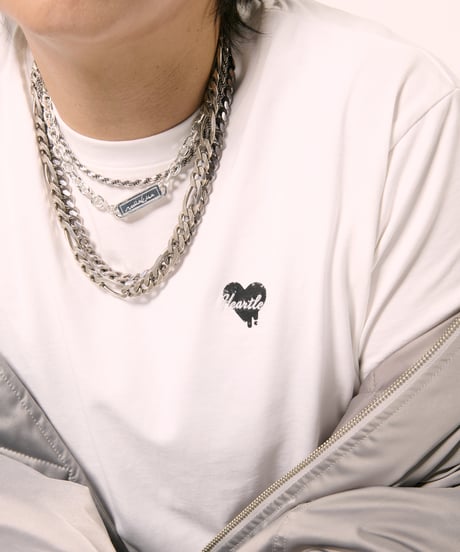 "Heartless" Tシャツ