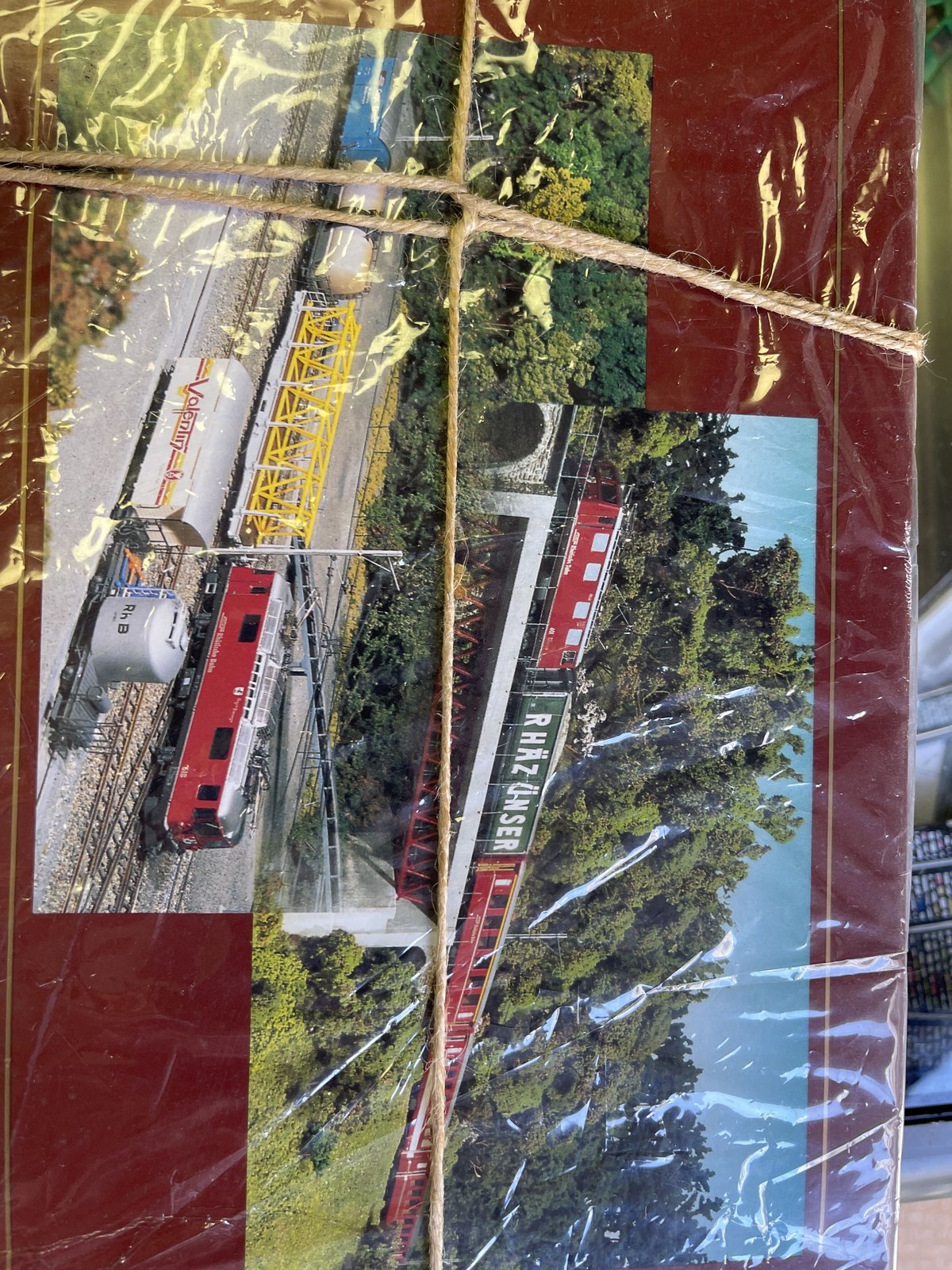 BEMO スイス　氷河特急　鉄道模型 鉄道模型】 アルプスの氷河特急スイスの駅舎+特急ホームセット