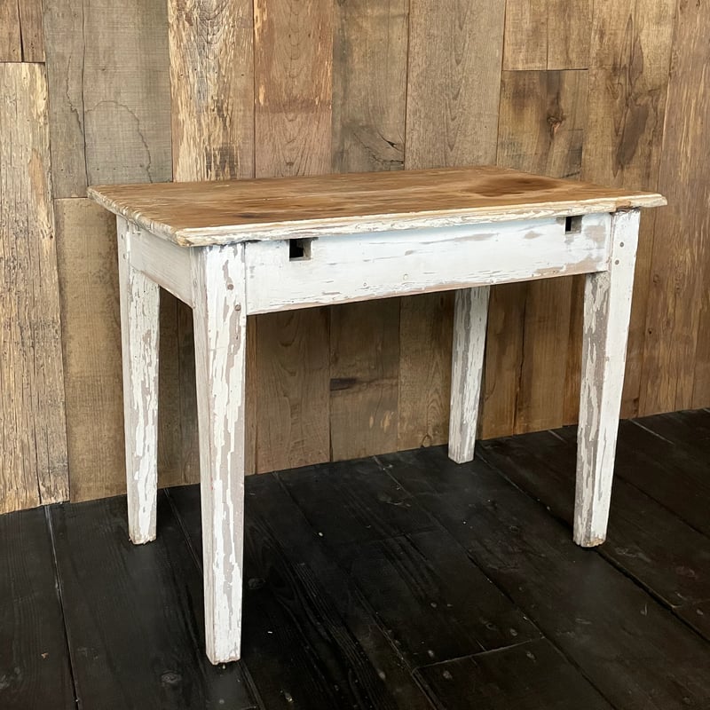 フランスアンティークの木製デスク フランスアンティークの木製デスク