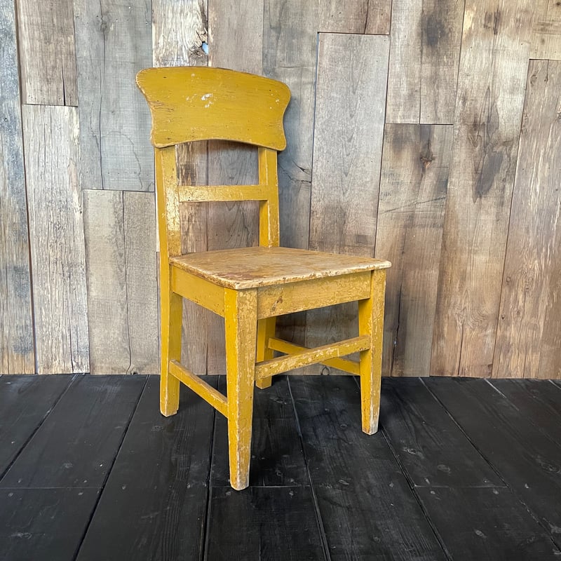 ①アンティーク木製チェア