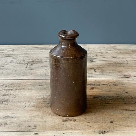 ブラウン陶器ボトル　イギリスアンティーク　①