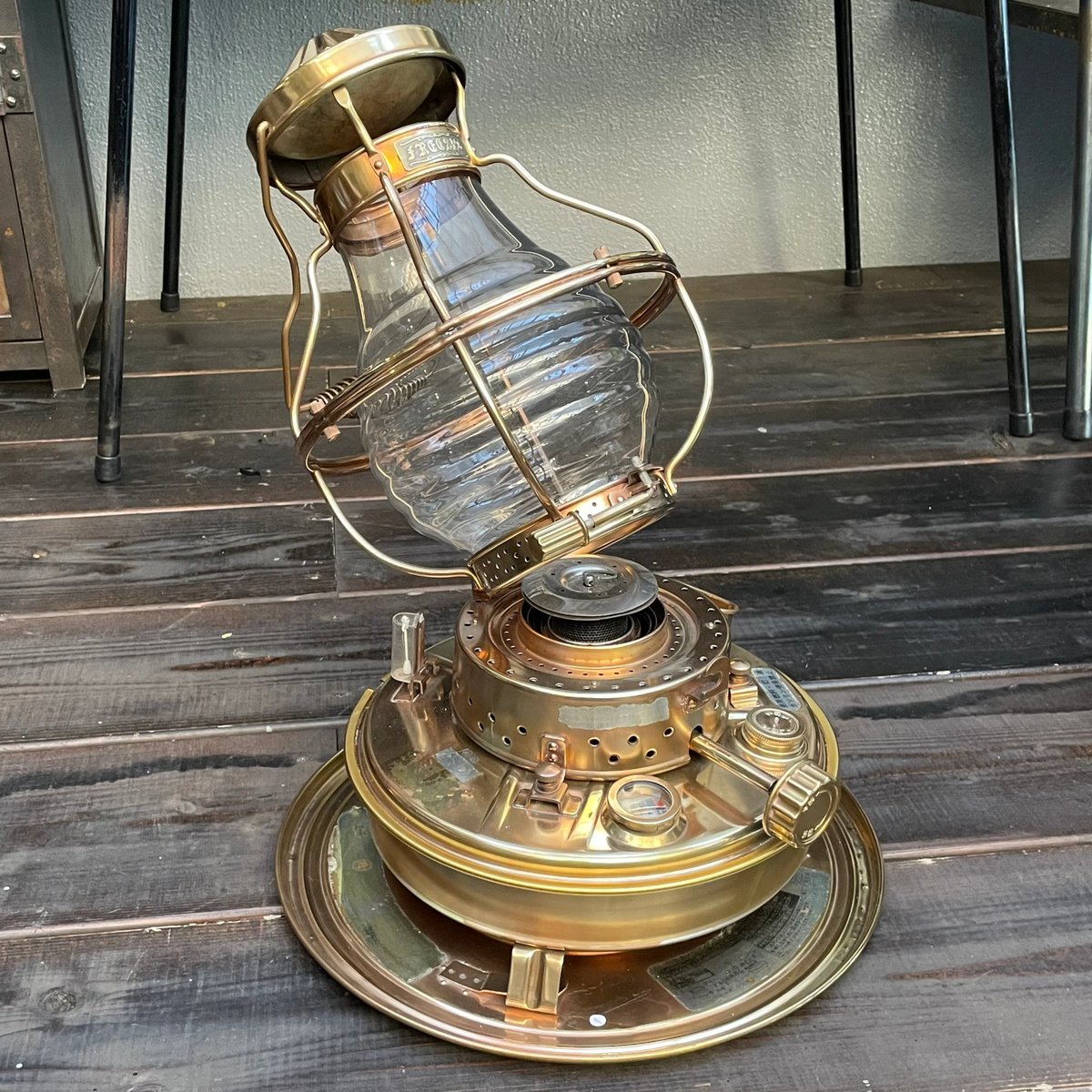 ランプの形の石油ストーブ ニッセンIS-1 日本船燈 ニッセン石油 