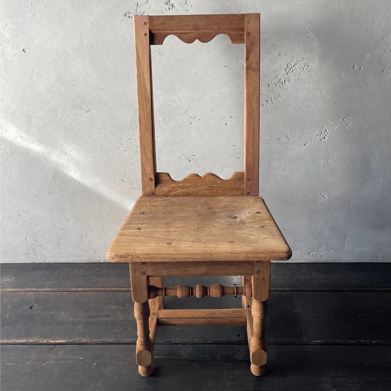 フランスアンティーク　ロレーヌチェア　剥離　ロレーヌ地方　絵になる椅子　絵画　B フランスアンティークロレーヌチェア剥離ロレーヌ地方絵になる椅子絵画B