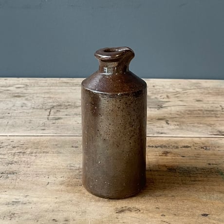 ブラウン陶器ボトル　イギリスアンティーク　①