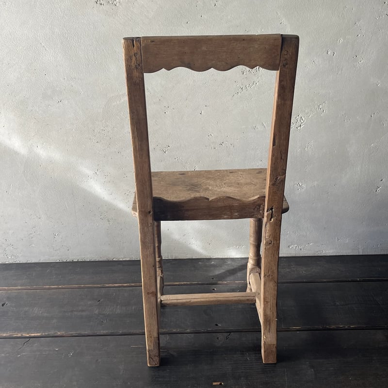 フランスアンティーク　ロレーヌチェア　剥離　ロレーヌ地方　絵になる椅子　絵画 フランスアンティーク ロレーヌチェア 剥離 ロレーヌ地方 絵になる椅子