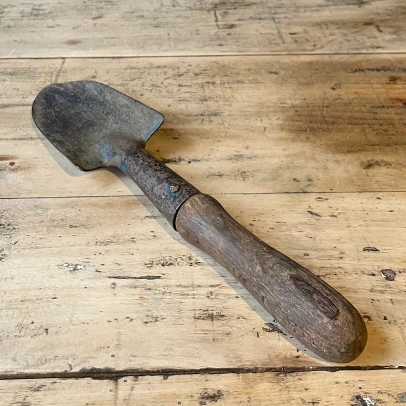 ヨーロッパアンティーク　スイス　十字軍　軍用　スコップ　シャベル　ディスプレイ ヨーロッパアンティーク スイス 十字軍 軍用 スコップ シャベル