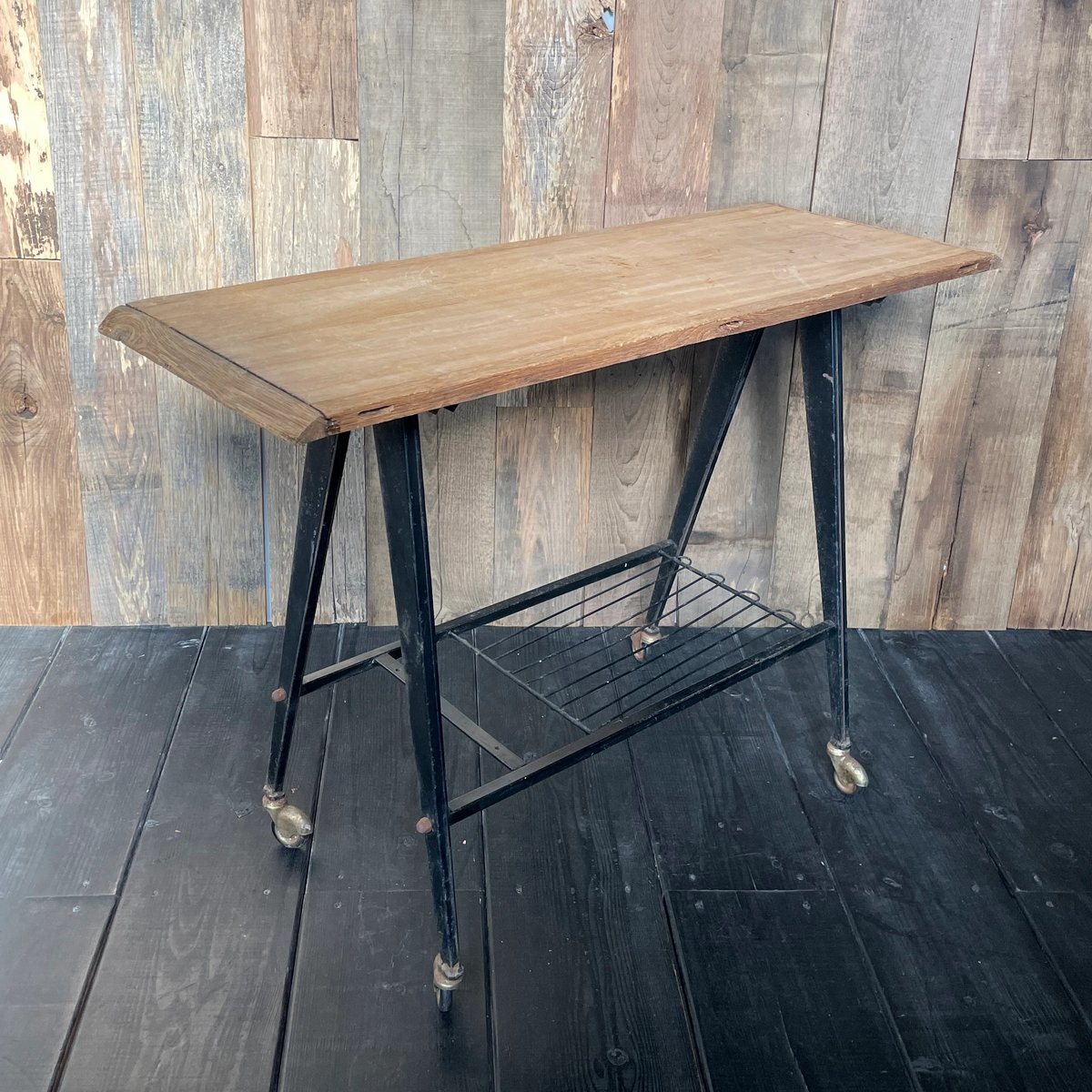 アンティークキャスター付きテーブル fit=scale-down,w=1200