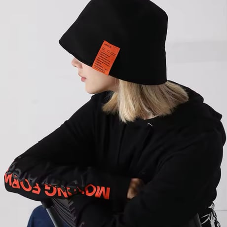 ネオンタグポイントバケットハット