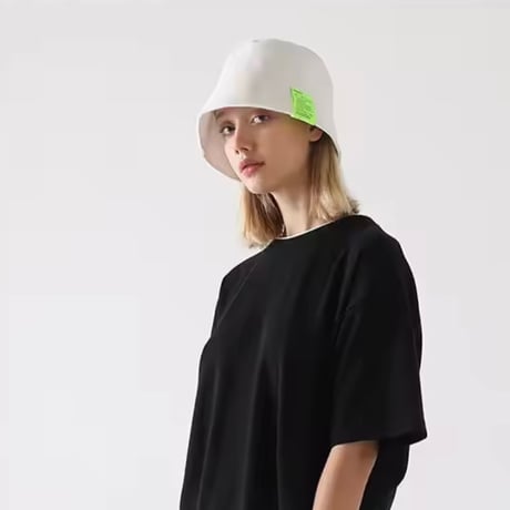 ネオンタグポイントバケットハット