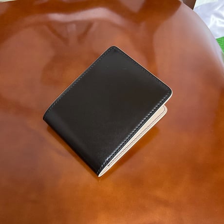 コードバン折財布（ブラック）（札入れ・カード入れ）