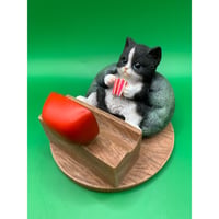 ハチワレ猫のスマホスタンド