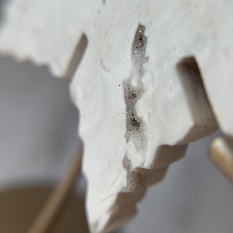 ホワイトジャスパー・スノーフレーク型01 台座付き◯white jasper