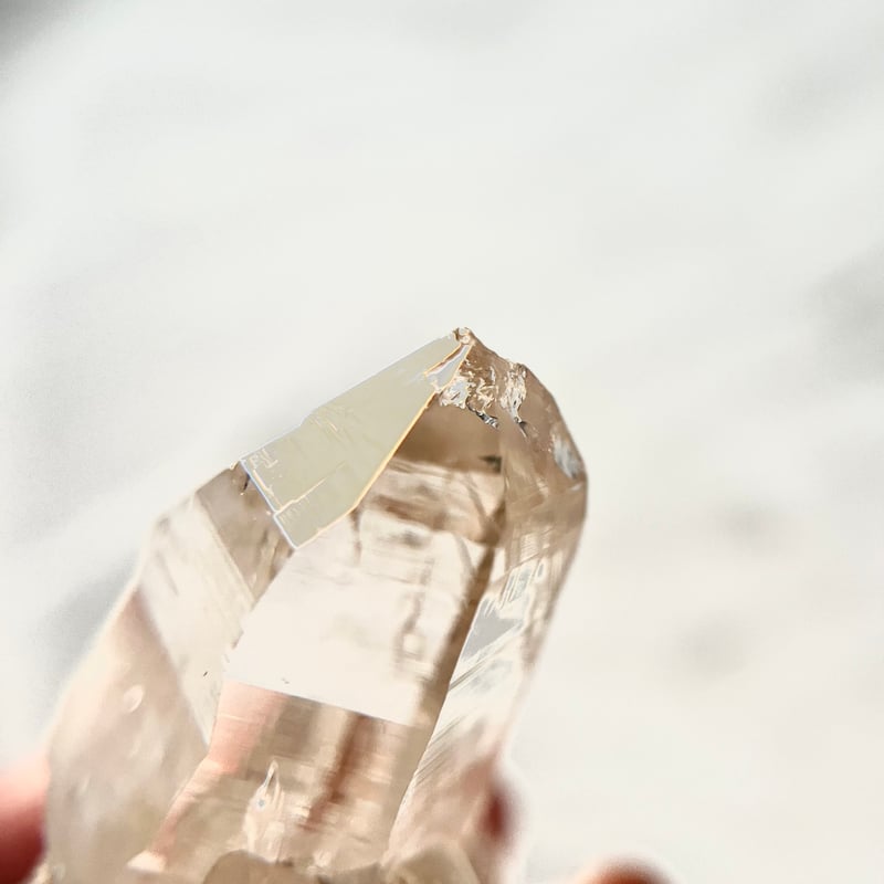 神々しい輝き‼️スカルドゥ産 ヒマラヤゴールデンヒーラー水晶 クラスター 高品質スカルドゥ産ゴールデンヒーラー水晶01・ルチル・虹◯Quartz