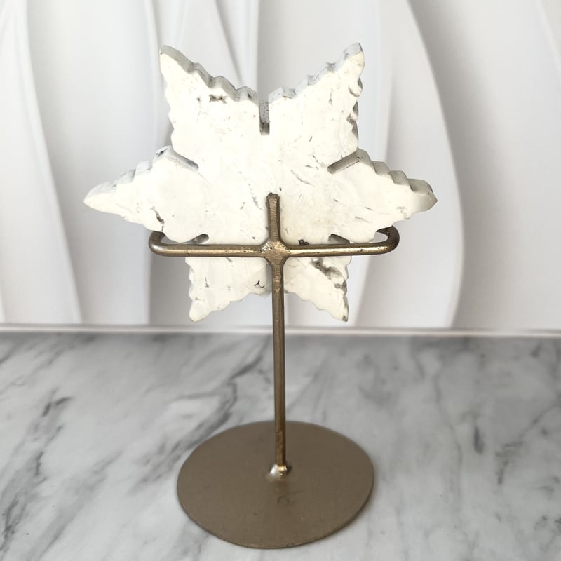 ホワイトジャスパー・スノーフレーク型01 台座付き◯white jasper