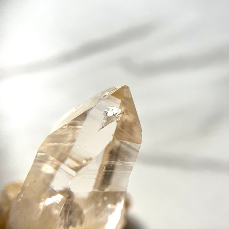 高品質スカルドゥ産ゴールデンヒーラー水晶01・ルチル・虹◯Quartz