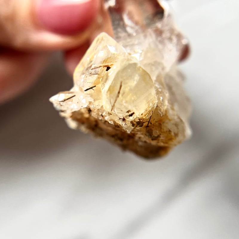 神々しい輝き‼️スカルドゥ産 ヒマラヤゴールデンヒーラー水晶 クラスター 高品質スカルドゥ産ゴールデンヒーラー水晶01・ルチル・虹◯Quartz