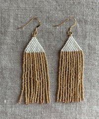 <14kgf> モロッカン フリンジ ピアス(white×gold)※イヤリング交換可能