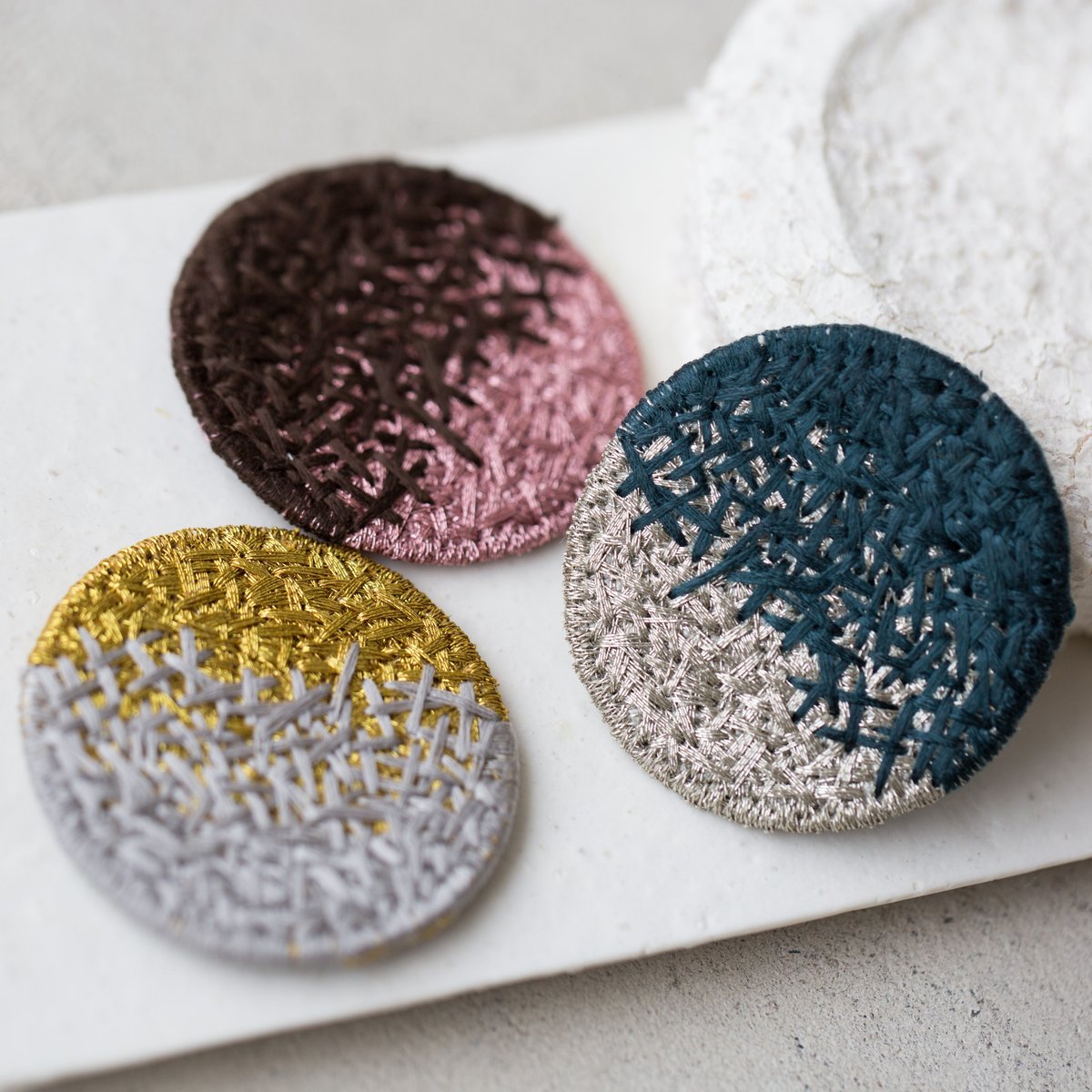 グラデーションブローチ | トリプル・オゥ公式オンラインストア