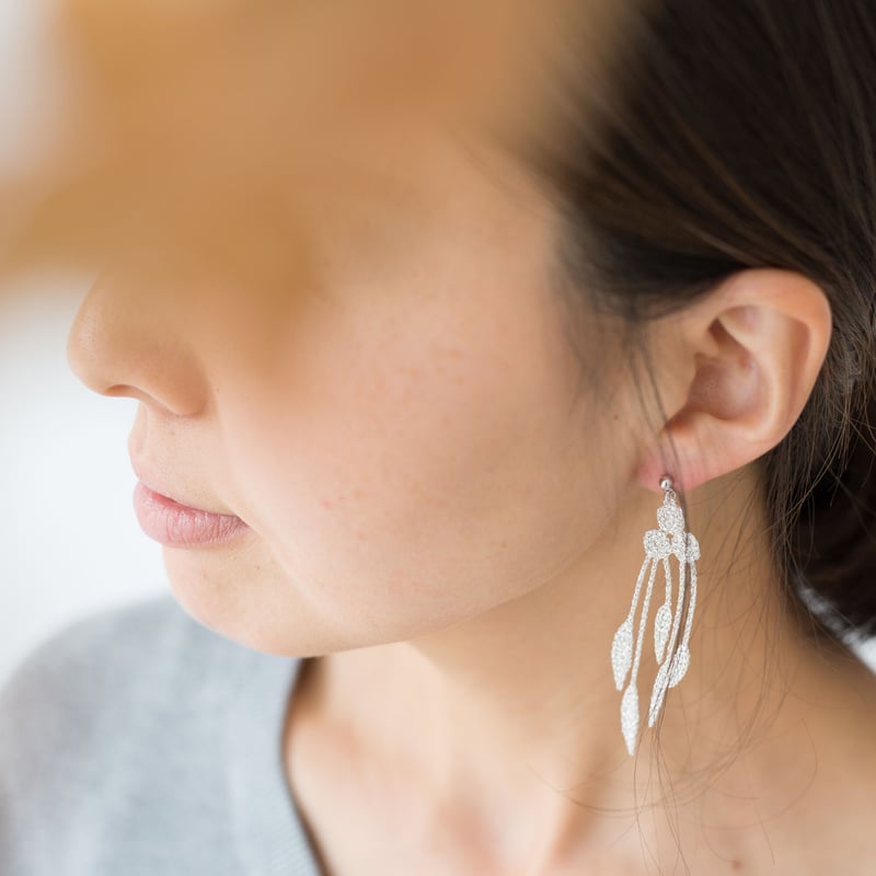 PLANT/PLANT ピアス HARIO Lampwork Factory｜Plants ツバキ（クリア）ピアス