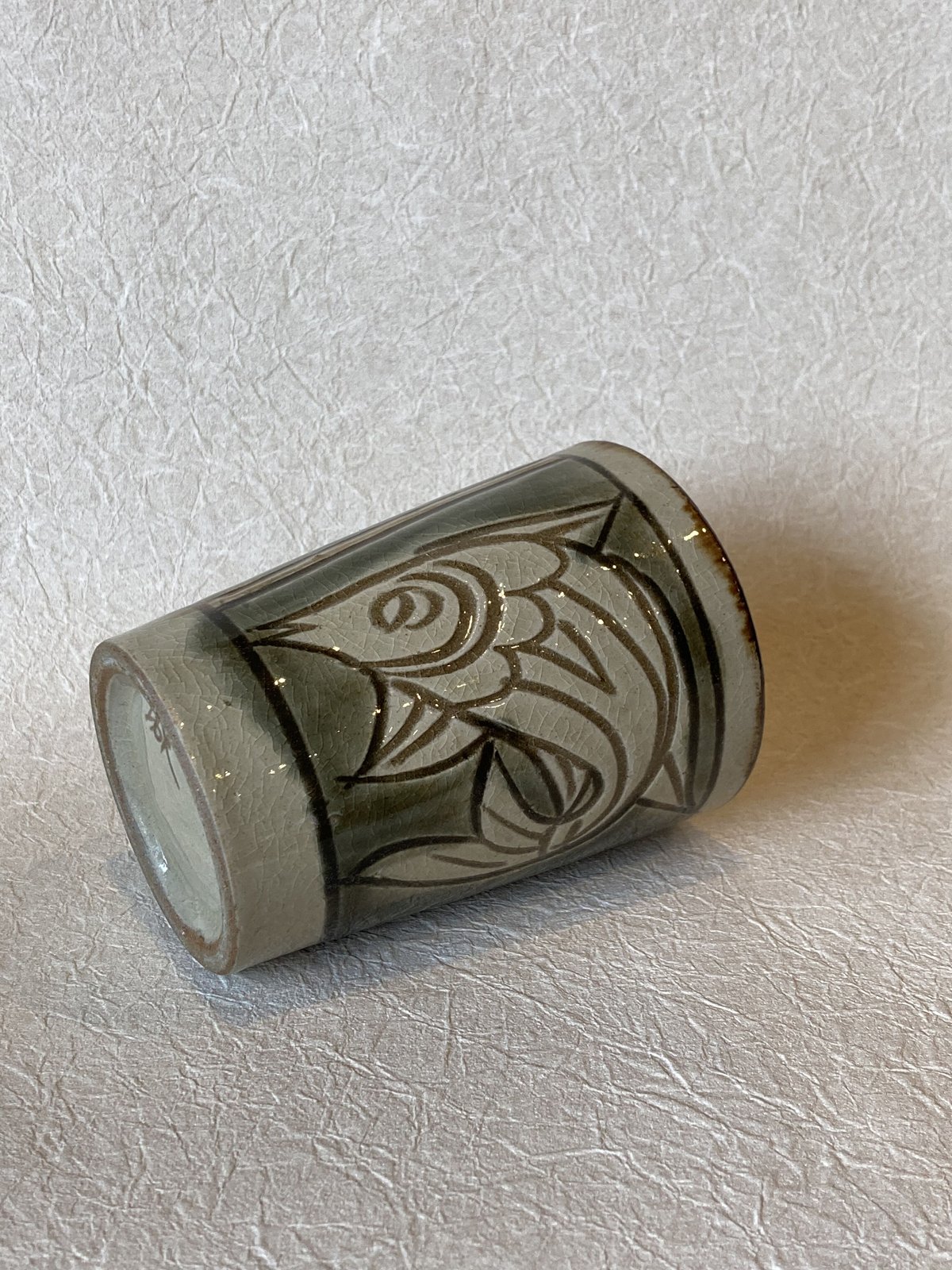 やちむん 陶芸城 金城敏幸】 魚紋陶カップ | 暮らしを楽しむ道具たち