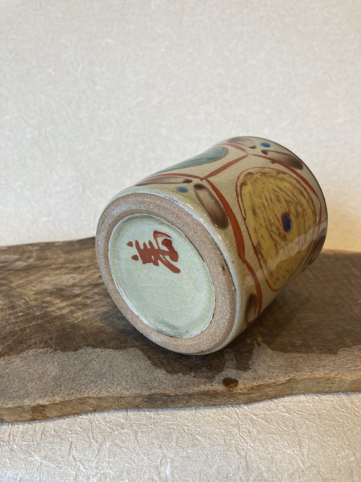 やちむん 読谷山窯 山田真萬】赤絵マグカップ 11-3 | 暮らしを楽しむ