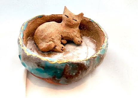 邪魔猫うつわ（ごろん）