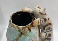 とらねこ花器（よじよじ）