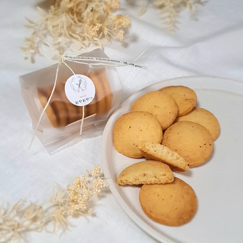 菓子 atsu 詰合せクッキー缶HALF(Vintage Wall) 2種15枚: スイーツ・洋菓子