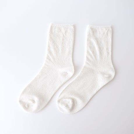角質ケアする蒸れない履き心地　絹の白い靴下　２２〜２４cm
