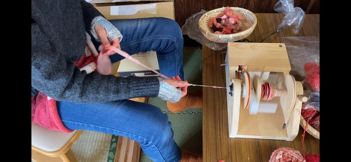 AUY003 燃えるような赤いアートヤーン 18g 絹100%真綿 | 心・衣 kokorom