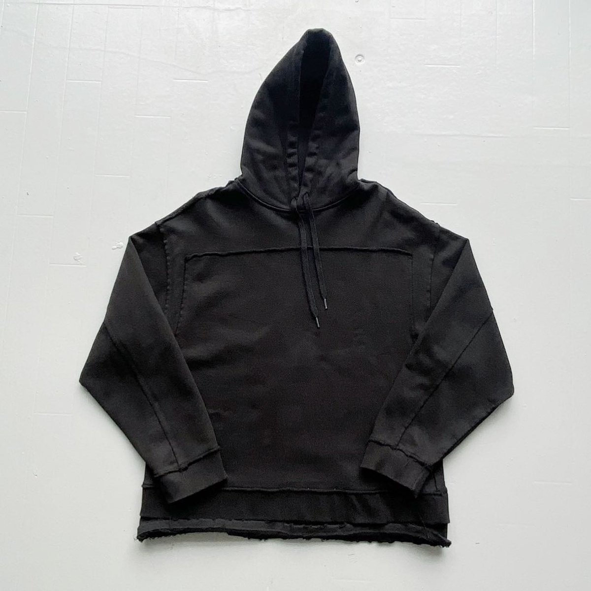 PERVERZE レイヤードダメージフーディー