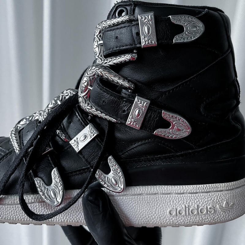 adidas x JEREMY SCOTT belt docking kick | Heral adidas x JEREMY SCOTT belt docking kick | Heral